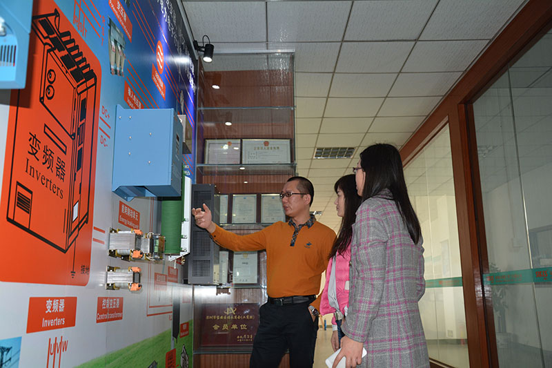 clients-visit-sikes-002-html